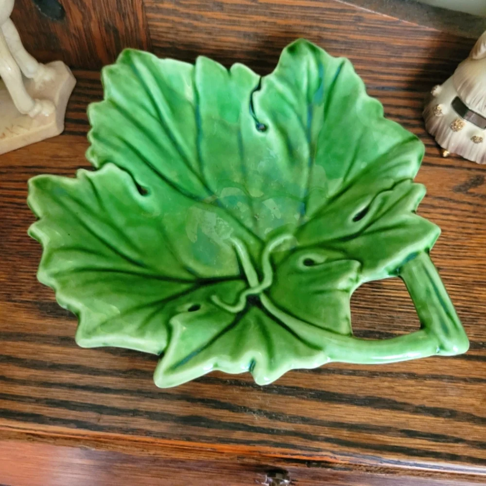 Majolica like leaf leaves bowl trinket dish